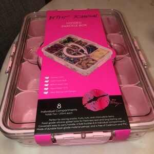 🌸 Betsey Johnson Pink Snack Box with Compartments